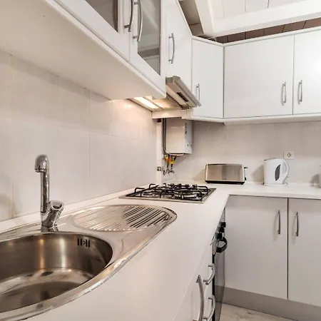 Duplex Lx Factory 2 Bedroom - Patio - Free Parking * Lisboa