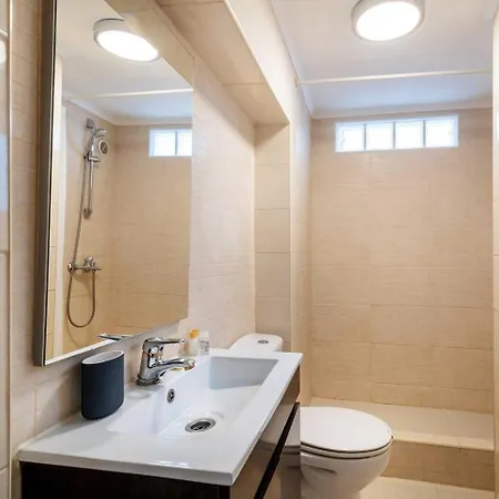 Duplex Lx Factory 2 Bedroom - Patio - Free Parking 리스본