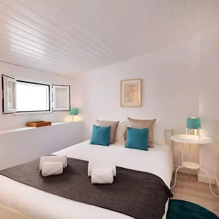 Duplex Lx Factory 2 Bedroom - Patio - Free Parking 리스본